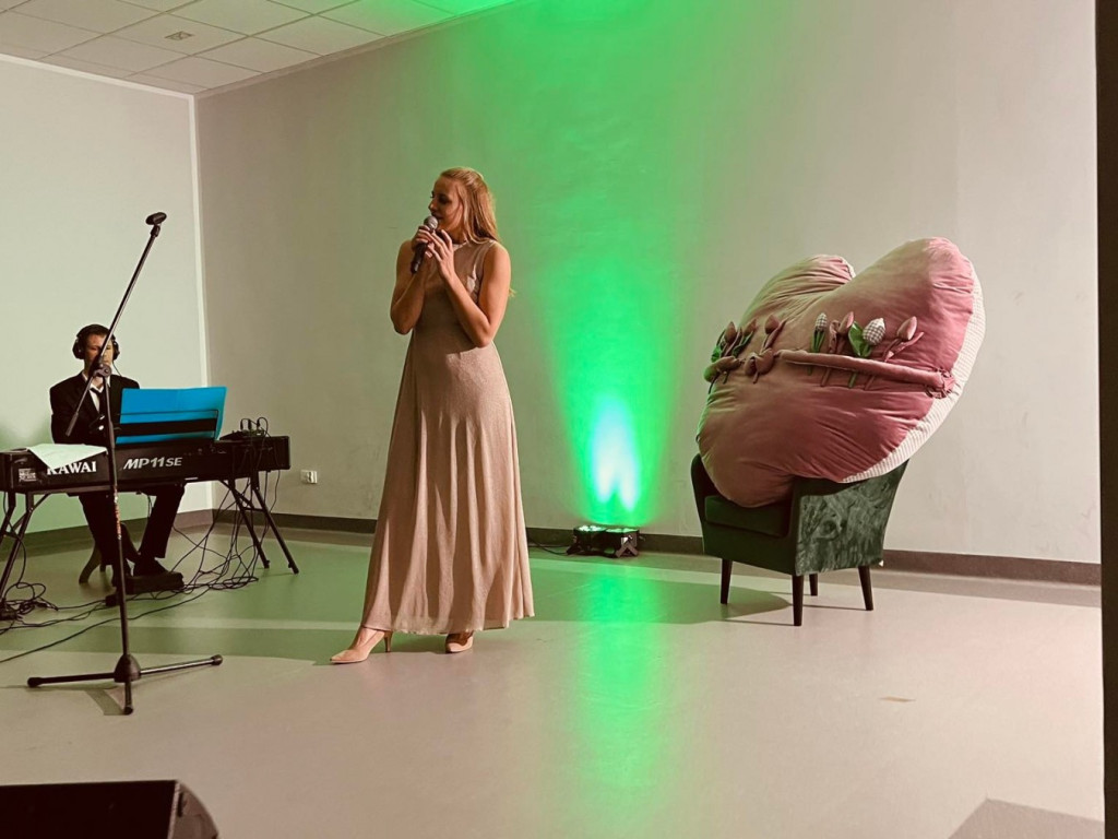 Aktorka i pianista w duecie. Recital o życiu Anny German w Przechlewie.