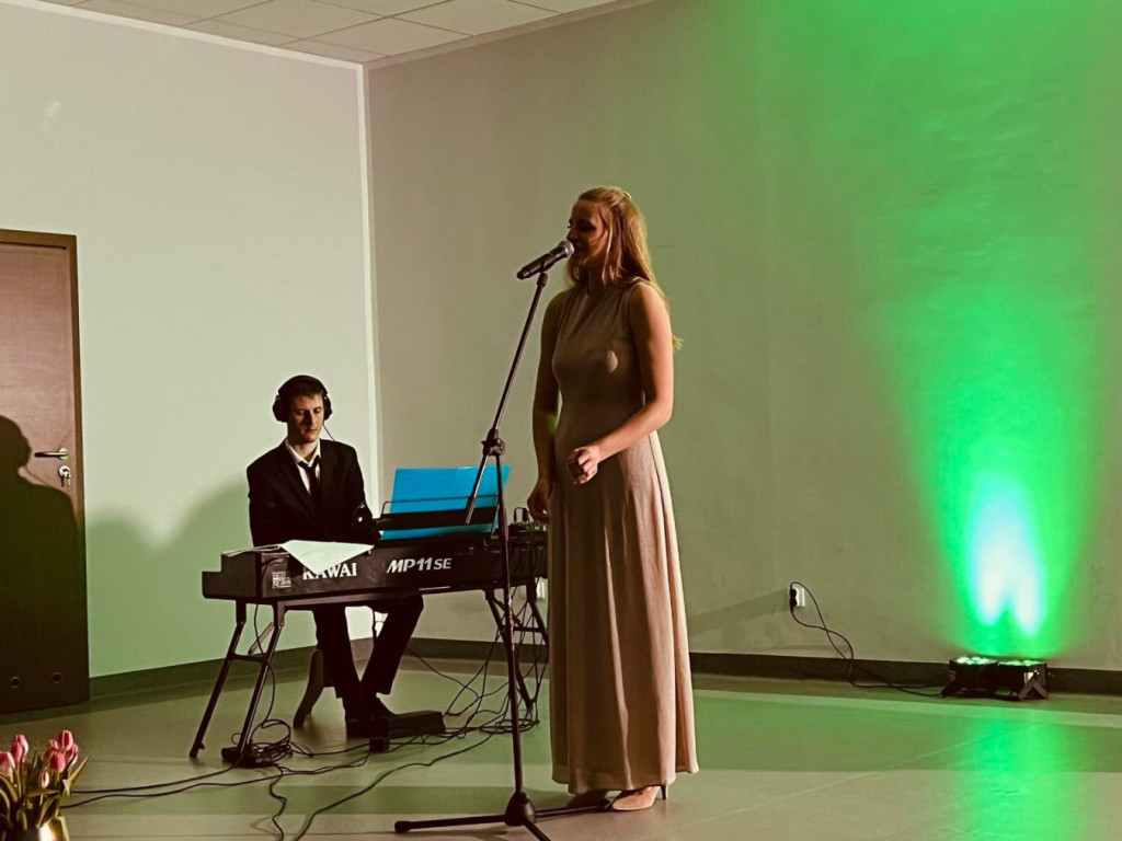 Aktorka i pianista w duecie. Recital o życiu Anny German w Przechlewie.