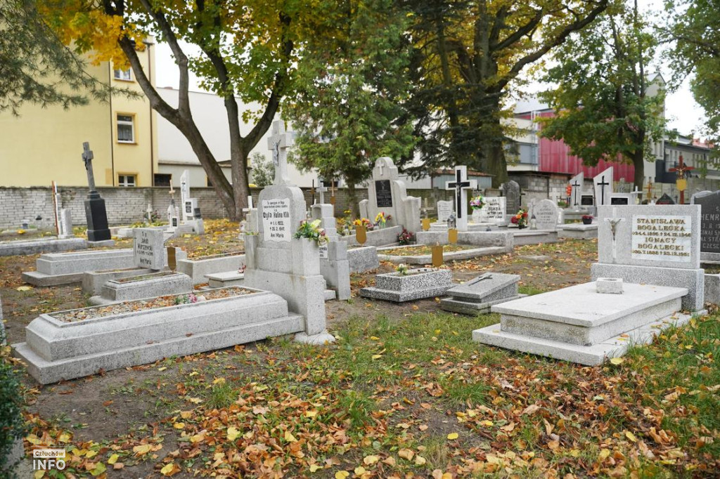 Stary Cmentarz po remoncie - Tabliczki sektorowe