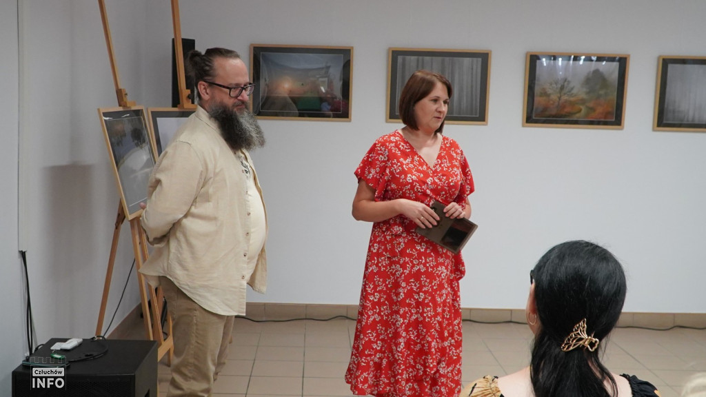 Wystawa „Piórem, liściem, światłem” – zdjęcia