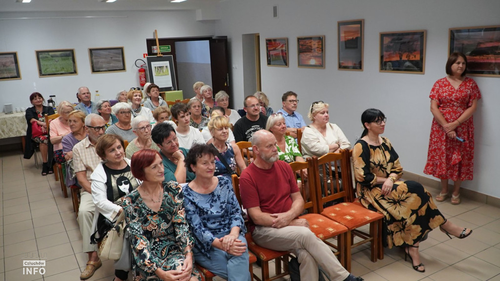 Wystawa „Piórem, liściem, światłem” – zdjęcia
