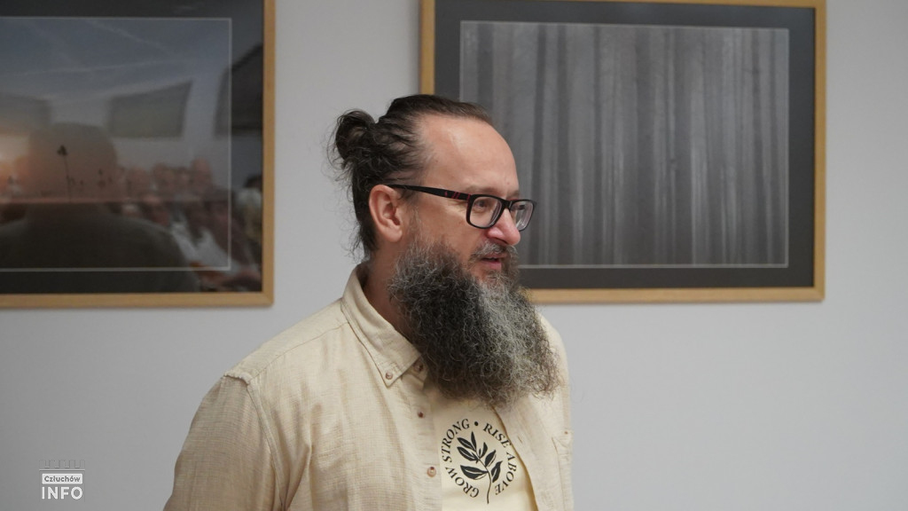 Wystawa „Piórem, liściem, światłem” – zdjęcia