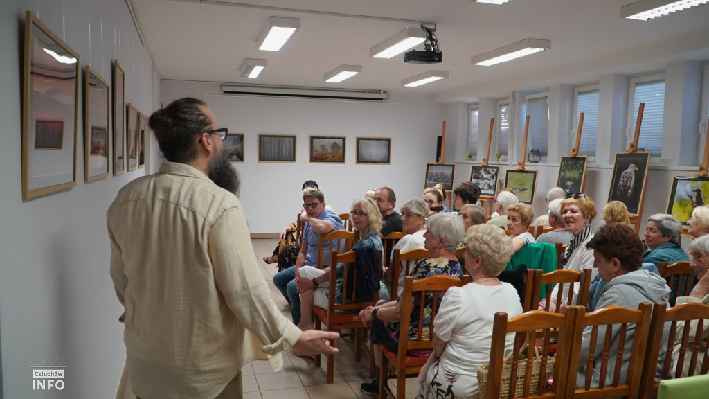 Wystawa „Piórem, liściem, światłem” – zdjęcia