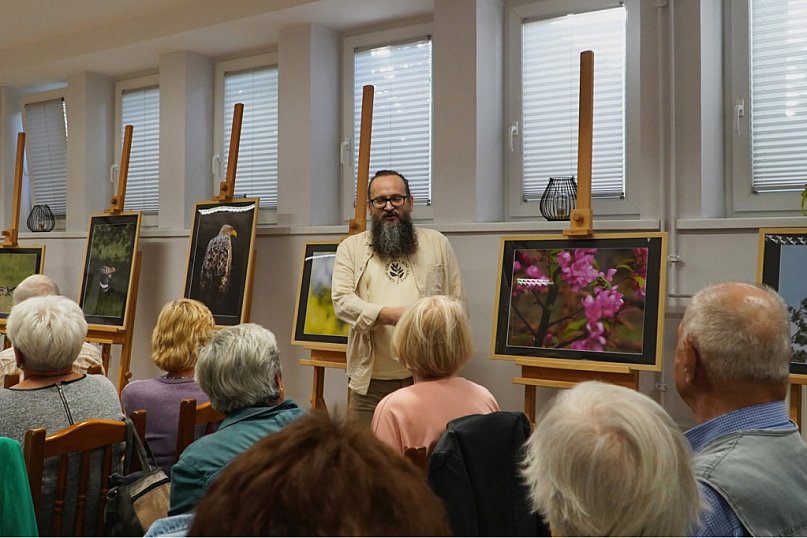 Wystawa „Piórem, liściem, światłem” – zdjęcia