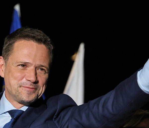 Exit poll: R. Trzaskowski 50,3 proc., K. Nawrocki 49,7 proc.; frekwencja 72,8 proc-5033