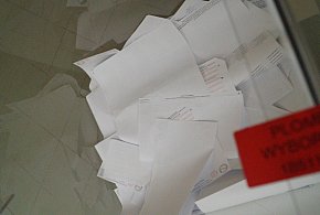 Pomylone głosy w komisjach wyborczych. PKW zajmie się nieprawidłowościami-5105