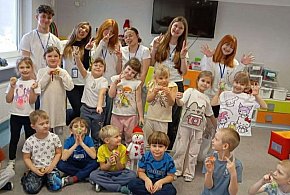 Licealiści z Człuchowa z projektem w przedszkolu