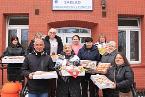 Koła Gospodyń Wiejskich upiekły pączki pacjentom hospicjum i szpitala