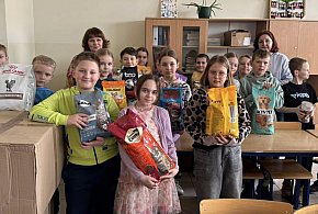 Uczniowie Szkoły Podstawowej nr 1 pomogli bezdomnym zwierzętom