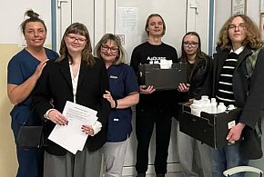 Młodzież z Człuchowa przekazała dary dla hospicjum