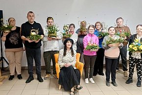 Uczestnicy ze Środowiskowego Domu samopomocy stworzyli wielkanocne stroiki