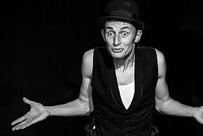 „Być jak Charlie Chaplin” w Człuchowie. Teatr i film w jednym wydarzeniu
