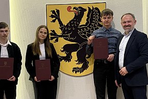Nie tylko jeden sukces. Uczniowie z powiatu w finale konkursu o samorządzie