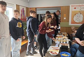 Kawiarenka charytatywna w "Społeczniaku" przyniosła 1143 zł dla Wiktorii