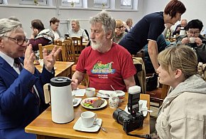 Ponad 500 aparatów i historie mieszkańców. Spotkanie z Adamem Pliszką