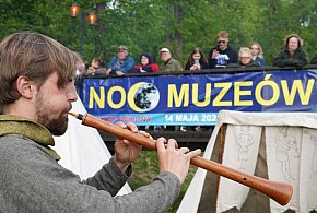 Zwiedzanie wieży nocą i klimat „Allo, Allo!” Noc Muzeów w Człuchowie