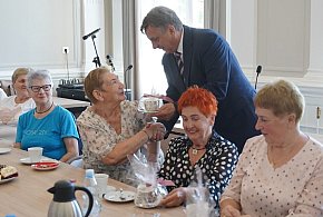 Rekordowa liczba wnucząt w urzędzie. Szesnaście mam świętowało Dzień Matki