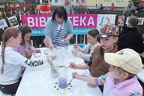 Deszcz im niestraszny. Piknik biblioteki zmienia lokalizację