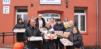 Koła Gospodyń Wiejskich upiekły pączki pacjentom hospicjum i szpitala