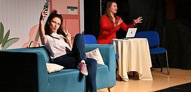 „Sklep z facetami” w Czarnem. Publiczność reagowała śmiechem