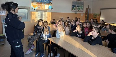 Policjantki przypomniały o bezpieczeństwie w czasie ferii zimowych