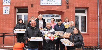 Koła Gospodyń Wiejskich upiekły pączki pacjentom hospicjum i szpitala