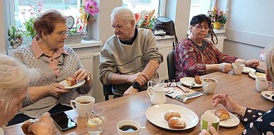 Seniorzy z Debrzna świętowali Tłusty Czwartek i Walentynki