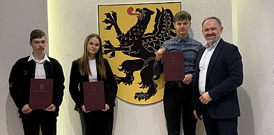 Nie tylko jeden sukces. Uczniowie z powiatu w finale konkursu o samorządzie