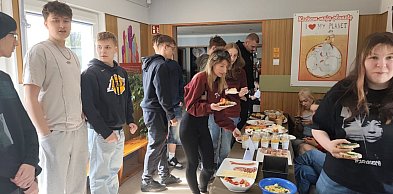 Kawiarenka charytatywna w "Społeczniaku" przyniosła 1143 zł dla Wiktorii