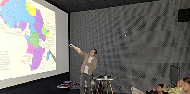 Podróżnik Piotr Kowalczyk zabrał mieszkańców w dwie ciekawe wyprawy