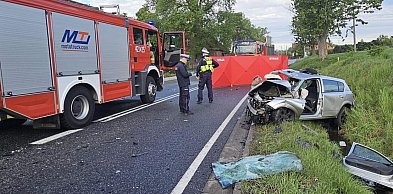 Tragedia na DK22 pod Człuchowem. Nie żyją kierowca i pasażerka opla