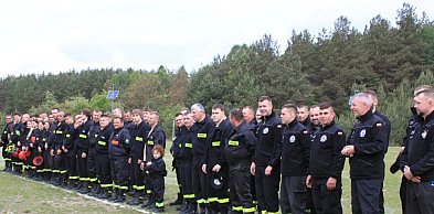 Nowe ubrania, pompa, sprzęt ratowniczy. Strażacy z gminy otrzymali wsparcie