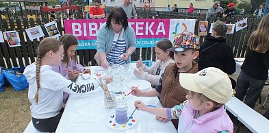 Deszcz im niestraszny. Piknik biblioteki zmienia lokalizację