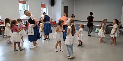 „Sztuka ludowa łączy pokolenia” – projekt z Przechlewa z dofinansowaniem-5937