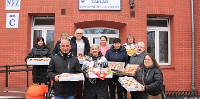 Koła Gospodyń Wiejskich upiekły pączki pacjentom hospicjum i szpitala