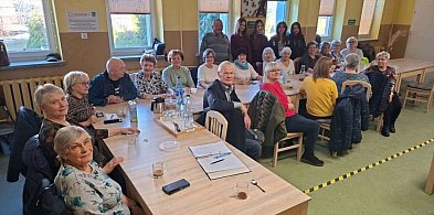 Projekt „Moc Pokoleń” łączy młodzież i seniorów