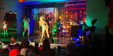 Spektakl inspirowany Edith Piaf w Przechlewie. Muzyczna podróż do Paryża