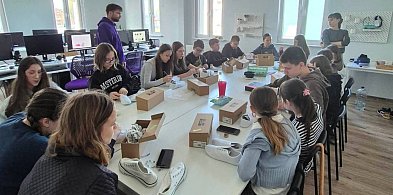 Samodzielnie zaprojektowali i stworzyli trampki