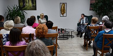 Spotkanie z Barbarą Wysoczańską. Sala wypełniła się miłośnikami literatury