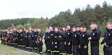 Nowe ubrania, pompa, sprzęt ratowniczy. Strażacy z gminy otrzymali wsparcie