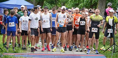 Prawie 200 biegaczy na starcie Biegu Tura