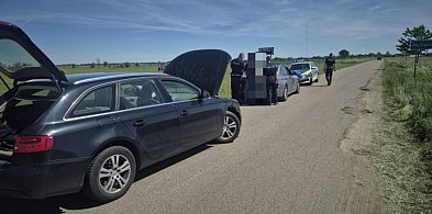 Zamaskowany wszedł do sklepu z przedmiotem przypominającym broń