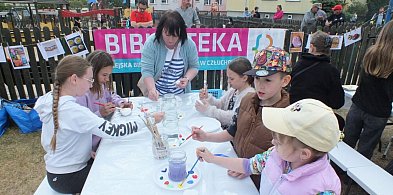 Deszcz im niestraszny. Piknik biblioteki zmienia lokalizację