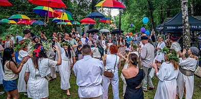Mieszkańcy stworzyli magiczne widowisko nad rzeką Czernicą