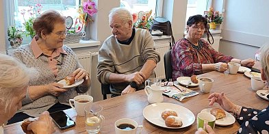 Seniorzy z Debrzna świętowali Tłusty Czwartek i Walentynki