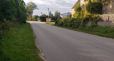 Czarnoszyce: mieszkańcy żądają 30 km/h, progów i chodnika-6270