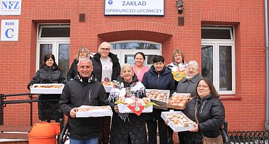 Koła Gospodyń Wiejskich upiekły pączki pacjentom hospicjum i szpitala