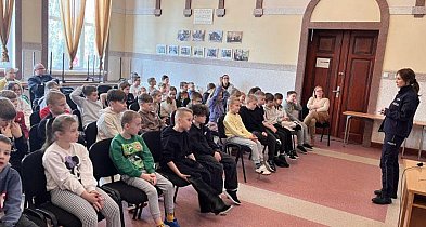 Policjantki z KPP Człuchów o cyberprzestępczości w szkole w Czarnem