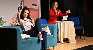 „Sklep z facetami” w Czarnem. Publiczność reagowała śmiechem