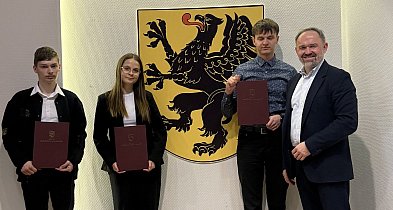 Nie tylko jeden sukces. Uczniowie z powiatu w finale konkursu o samorządzie